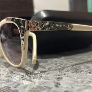 Balmain | Accessories | Balmain Cream Sunglasses Elegant  display picture 2